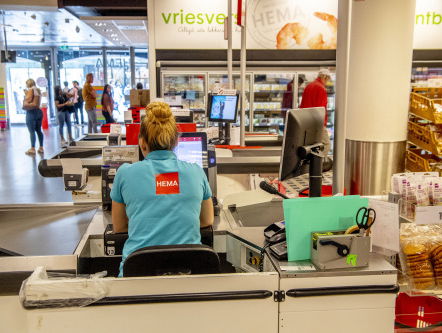HEMA vreest voor voortbestaan, omzet loopt flink terug