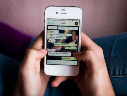 Stand.nl: Het overmatig schermgebruik ontwricht deze generatie jongeren