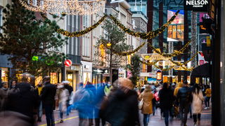Je kind droppen bij de stadsoppas, terwijl je zelf gaat shoppen. Moeten we ...