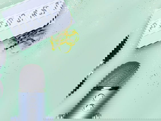 Wat zijn de populaire podcasts in de Verenigde Staten en Ecuador