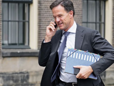 Waarom is Rutte zo relaxt en Trump zo arrogant?
