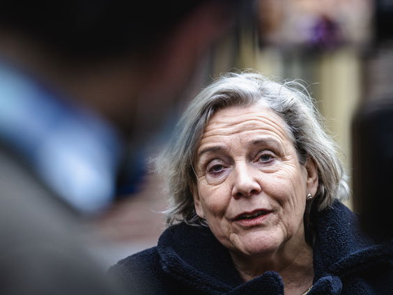 Bijleveld: ‘Defensie heeft personeel klaarstaan om te helpen bij vaccinatie’