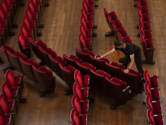 Proeven met voetbalwedstrijden, bioscopen en evenementen
