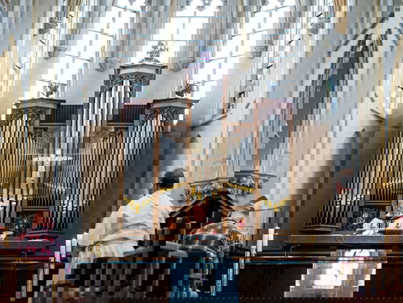 In de kerken mag weer gezongen worden