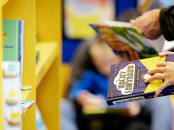 Kinderen gekoppeld aan ouderen om taalachterstand weg te werken