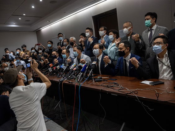 Hongkong zegt de democratie - gedwongen - vaarwel