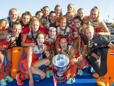 Hockeysters vieren wereldtitel: 'Vanavond nog een dansje doen'