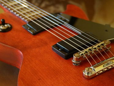 Legendarische gitaarbouwer Gibson op punt van omvallen