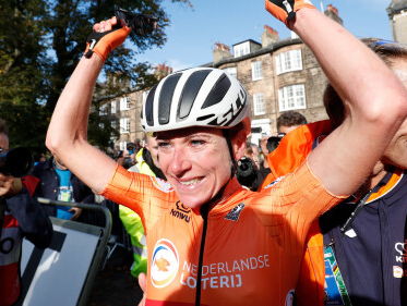 Van Vleuten in veldrit Gieten