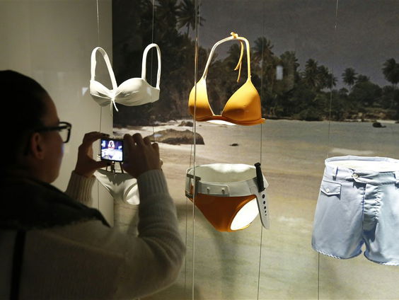 Koopje: 500.000 dollar voor de bikini van de eerste 'Bond-girl'