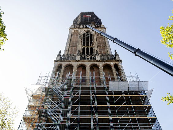 Eindelijk bovenop de Dom dankzij bezoekerslift