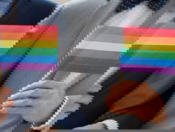 “Uit de kast komen is anno 2021 ouderwets”