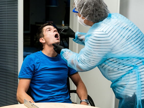 Werkgeversorganisatie VNO-NCW pleit voor testsamenleving: ‘Er is licht aan het eind van de tunnel nodig’