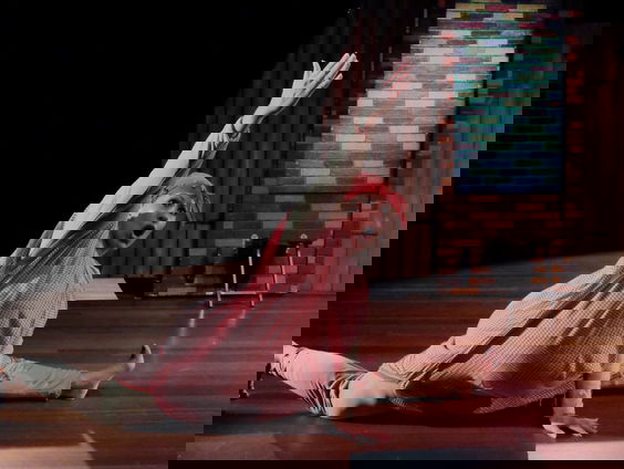 Cabaretier Mouna Laroussi over nieuwe theatervoorstelling