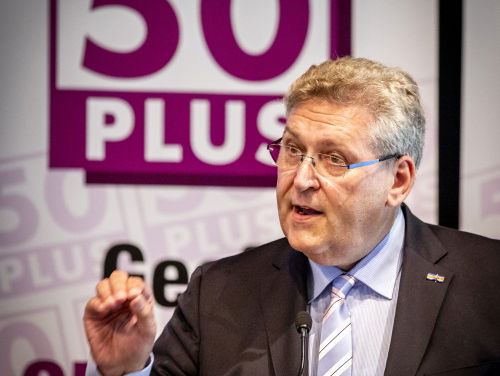 Welke rol spelen wetenschappelijke bureaus in de politiek?