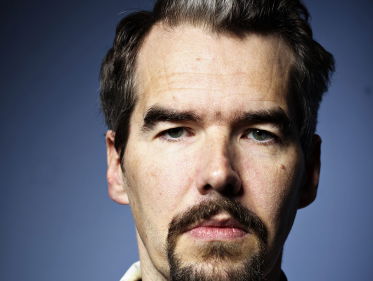 Schrijver Robert van Eijden's ‘Paradijs bij het dashboardlicht’