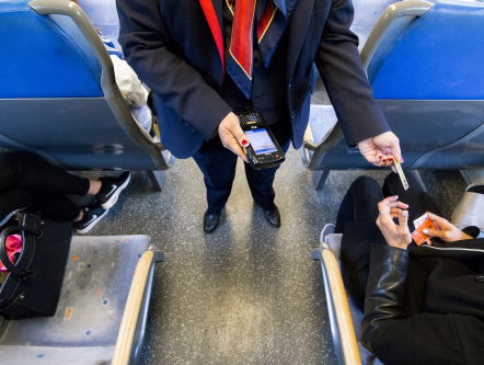 De Weddenschap - Erik Kroeze wedt over zitten in de trein tijdens de spits