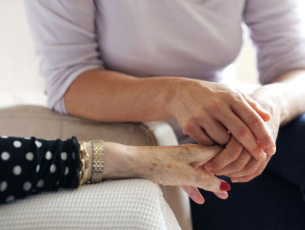 Versoepel de bezoekregelingen voor verpleeghuizen