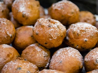 'Handgeschepte' oliebollen blijken niet altijd met de hand geschept