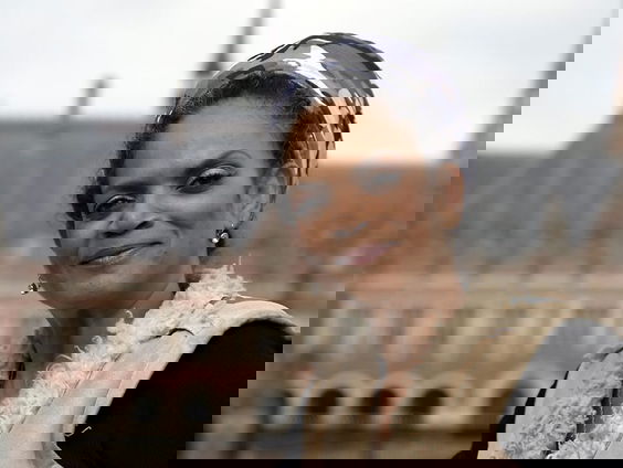 Kunststof - Aldith Hunkar, presentator & journalist