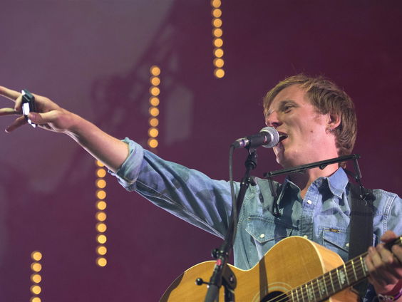 Lucky Fonz III speelt 'Op de grond'