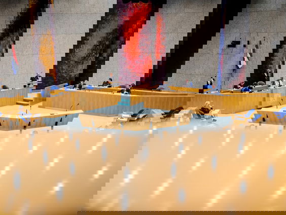 Stand.nl: Politici zijn te veel met zichzelf bezig