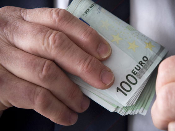 'Weinig strafzaken uit witwasmeldingen banken'