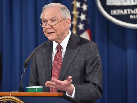 Trump: heksenjacht op Sessions