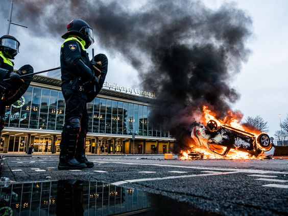 Waar komt het geweld en de onvrede bij de relschoppers vandaan?