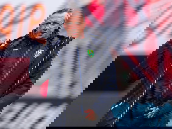 Sjaak Polak wil beker winnen met vrouwen van ADO