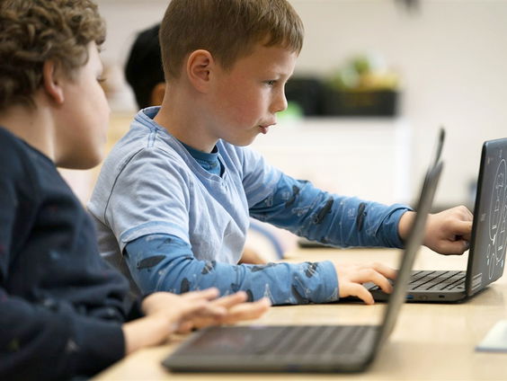 Stand.nl: Kinderen moeten beter beschermd worden tegen de risico’s van sociale media