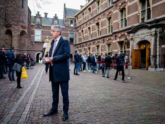 Slob: homo's afwijzen voor toelating op school gaat toch te ver