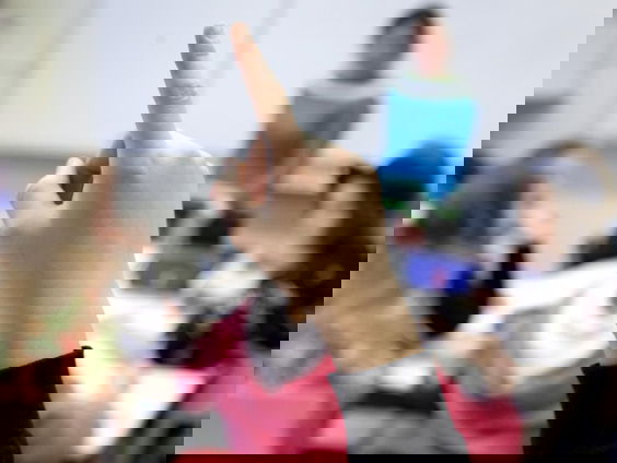 Het OMT adviseert om basisschoolklassen niet meer geheel naar huis te sturen bij een besmetting