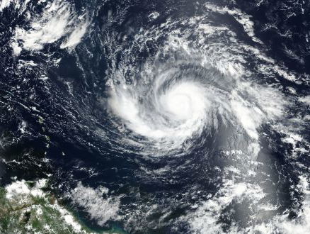 VVD: Liever goederen dan cash naar Sint Maarten