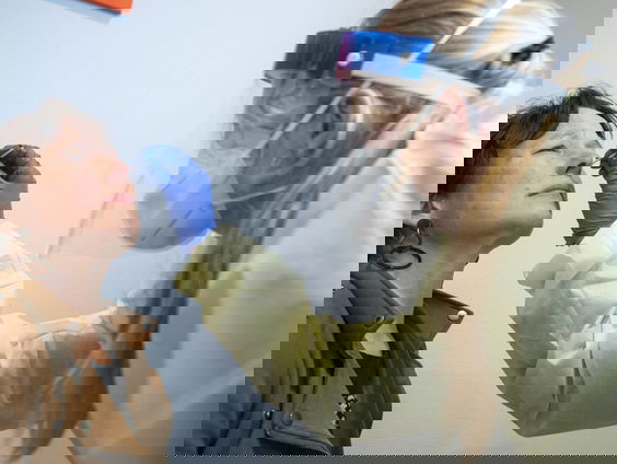 Is massaal testen de oplossing tegen oplopende besmettingen?