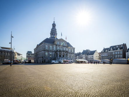 Burgemeester Maastricht over heropening terrassen: 'Je hoopt maar dat het slecht weer wordt'