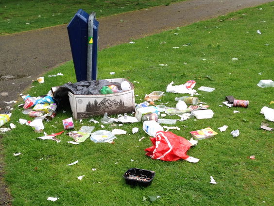 Fans van zwerfafval kunnen lol op in parken