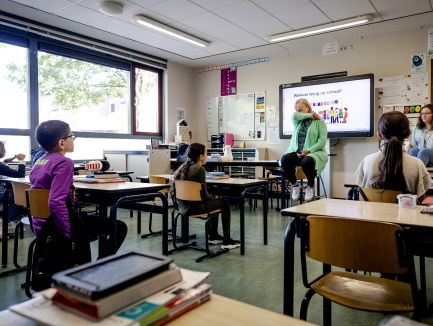Basisschooldirecteur opent zijn scholen halve dagen, tegen adviezen in