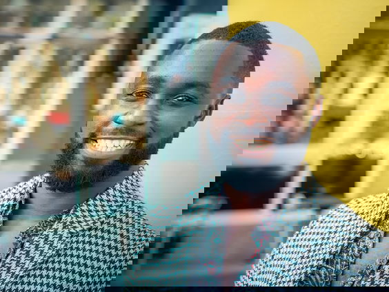 Acteur Emmanuel Ohene Boafo won de prestigieuze Louis d'Or