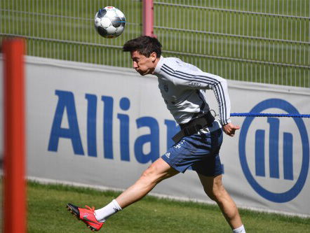 Voetbalforum: In Bundesliga gaat bal 'gewoon' weer rollen