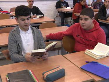 Tieners lezen steeds minder boeken