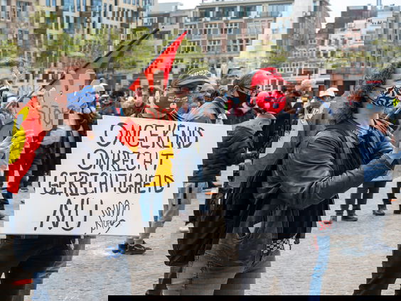 Kamer debatteert over trage afwikkeling toeslagenaffaire