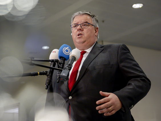 Hubert Bruls wil evenementen voor jongeren met Oud & Nieuw