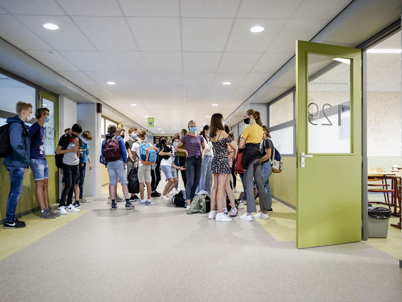 Kunnen de scholen openblijven nu de besmettingen oplopen?