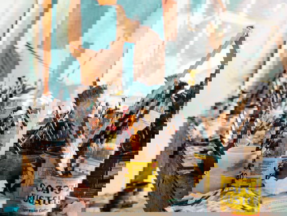 Wat speelt zich af achter de atelierdeuren?