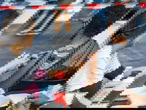 Vaccineren in Europa gaat te langzaam: Europese Commissie wil daarom export van vaccins moeilijker maken