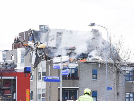Enorme schade na explosie in appartementencomplex Veendam