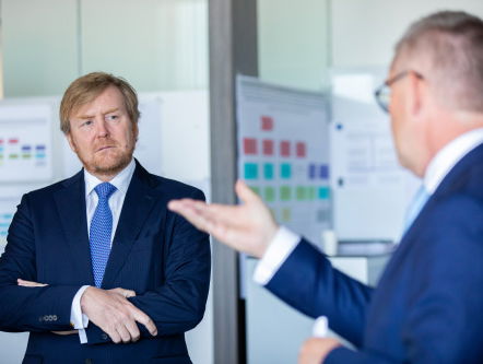 Wat is de rol van het koningshuis in de coronacrisis en hoe gaat Koningsdag eruitzien dit jaar?