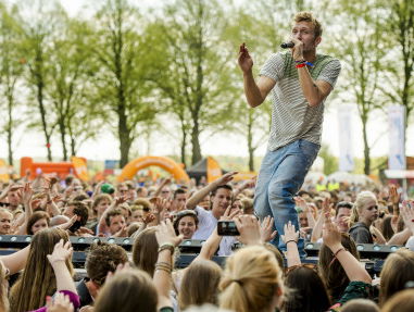 De dichtbundel van straatverkoper Mihai Badea is populair