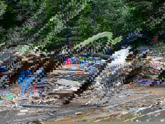 Het laatste nieuws over wateroverlast in Duitsland en België met de NOS-correspondenten